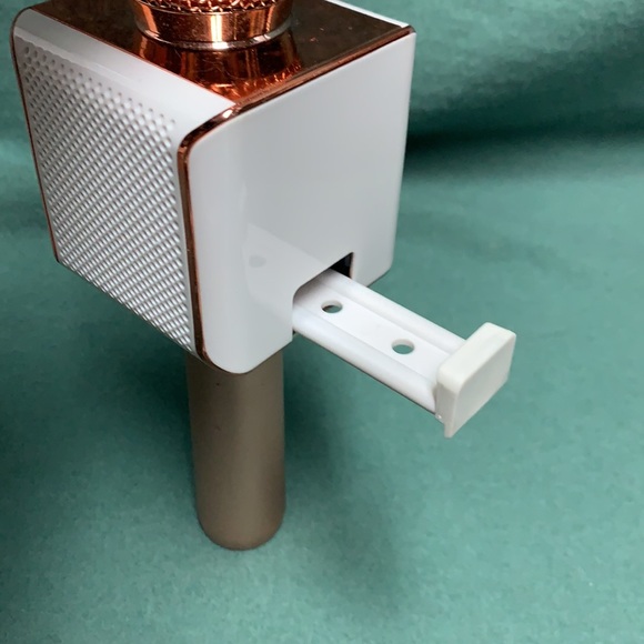 Pop solo karaoke cordless blue tooth microphone. - Picture 10 of 17